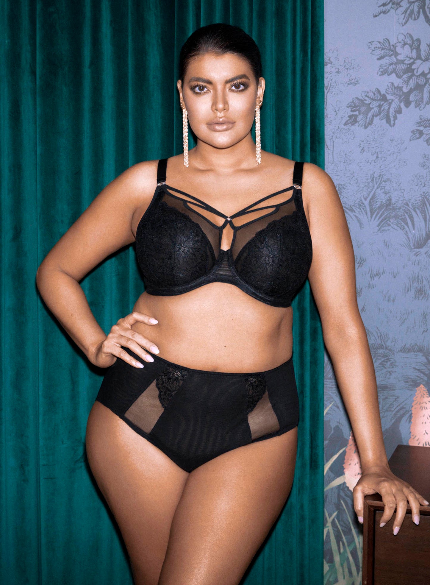 Elomi: Brianna Plunge Underwire Bra Black