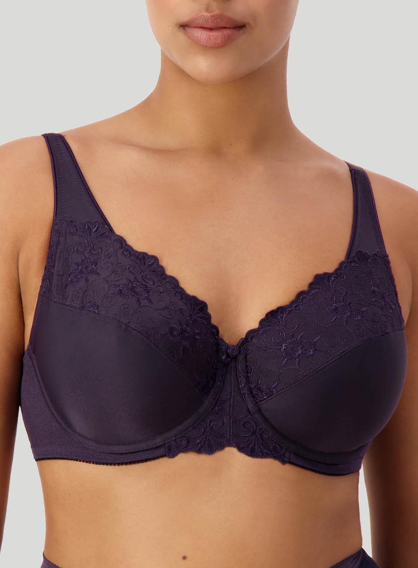 Triumph: Embroidered Minimiser Underwired Bra Blueberry