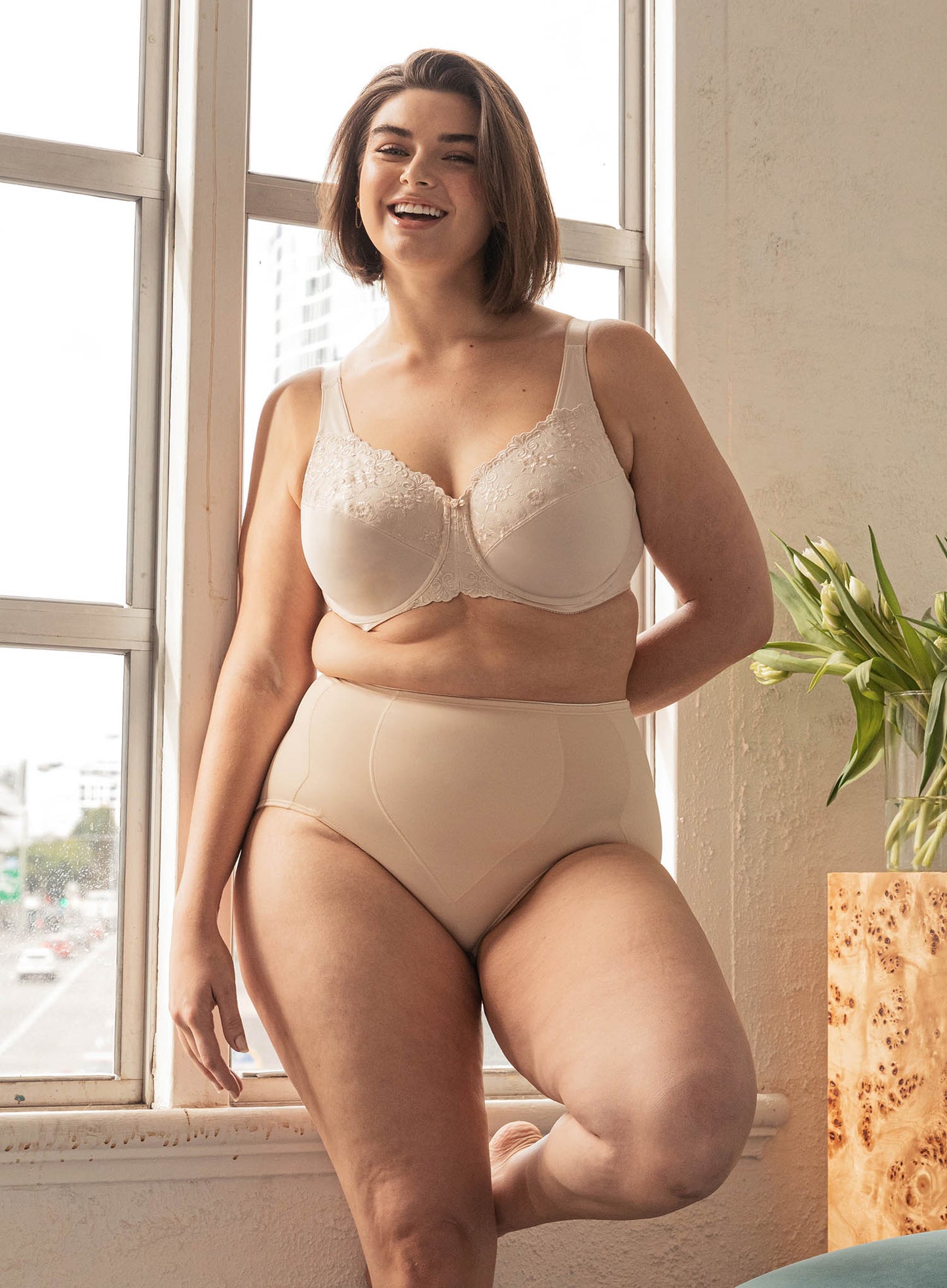 Triumph: Embroidered Minimiser Underwired Bra Fawn