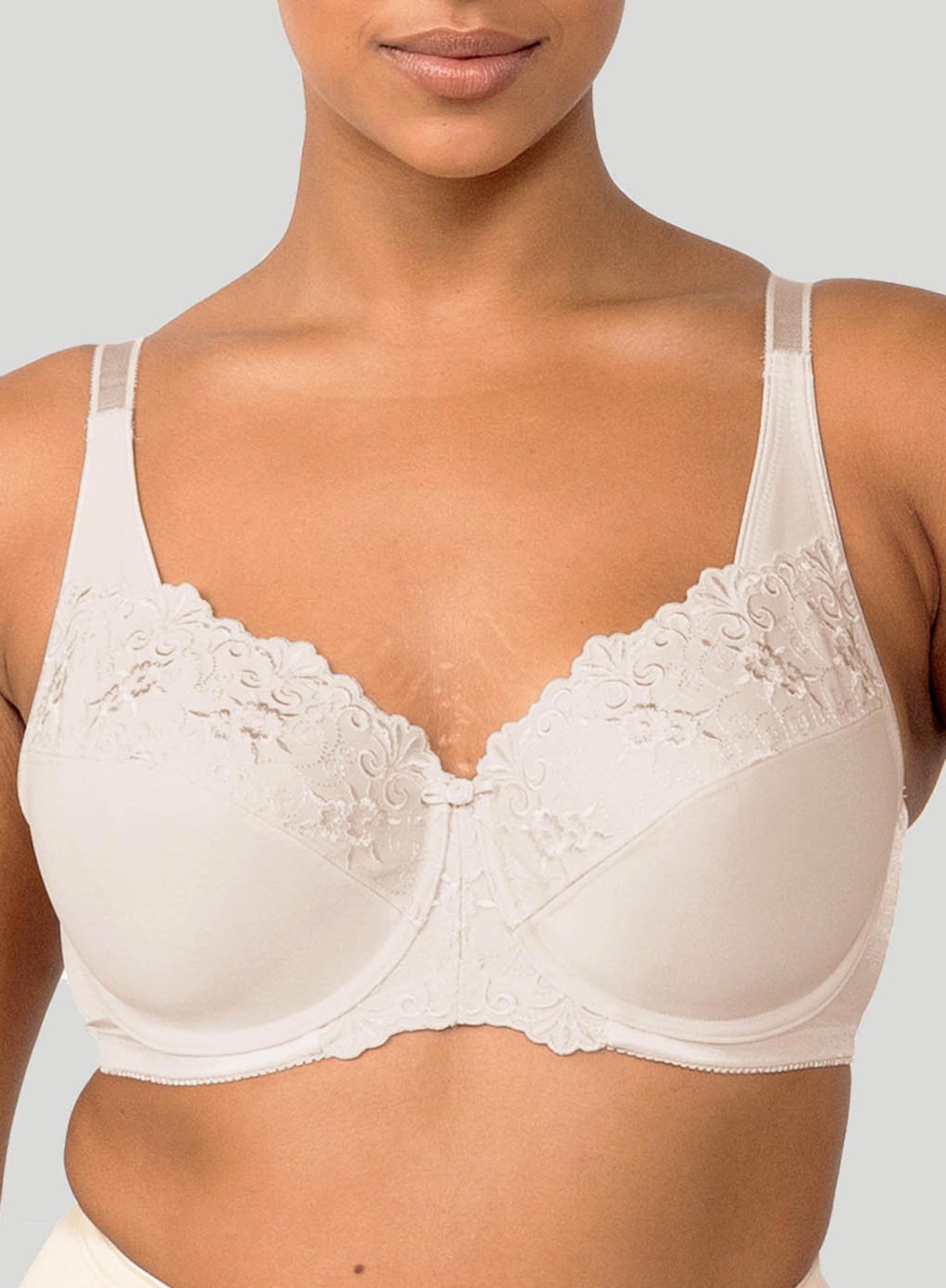 Triumph: Embroidered Minimiser Underwired Bra Fawn