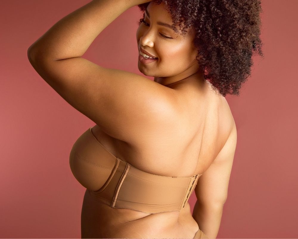 7 Tips for Buying a Plus-Size Strapless Bra