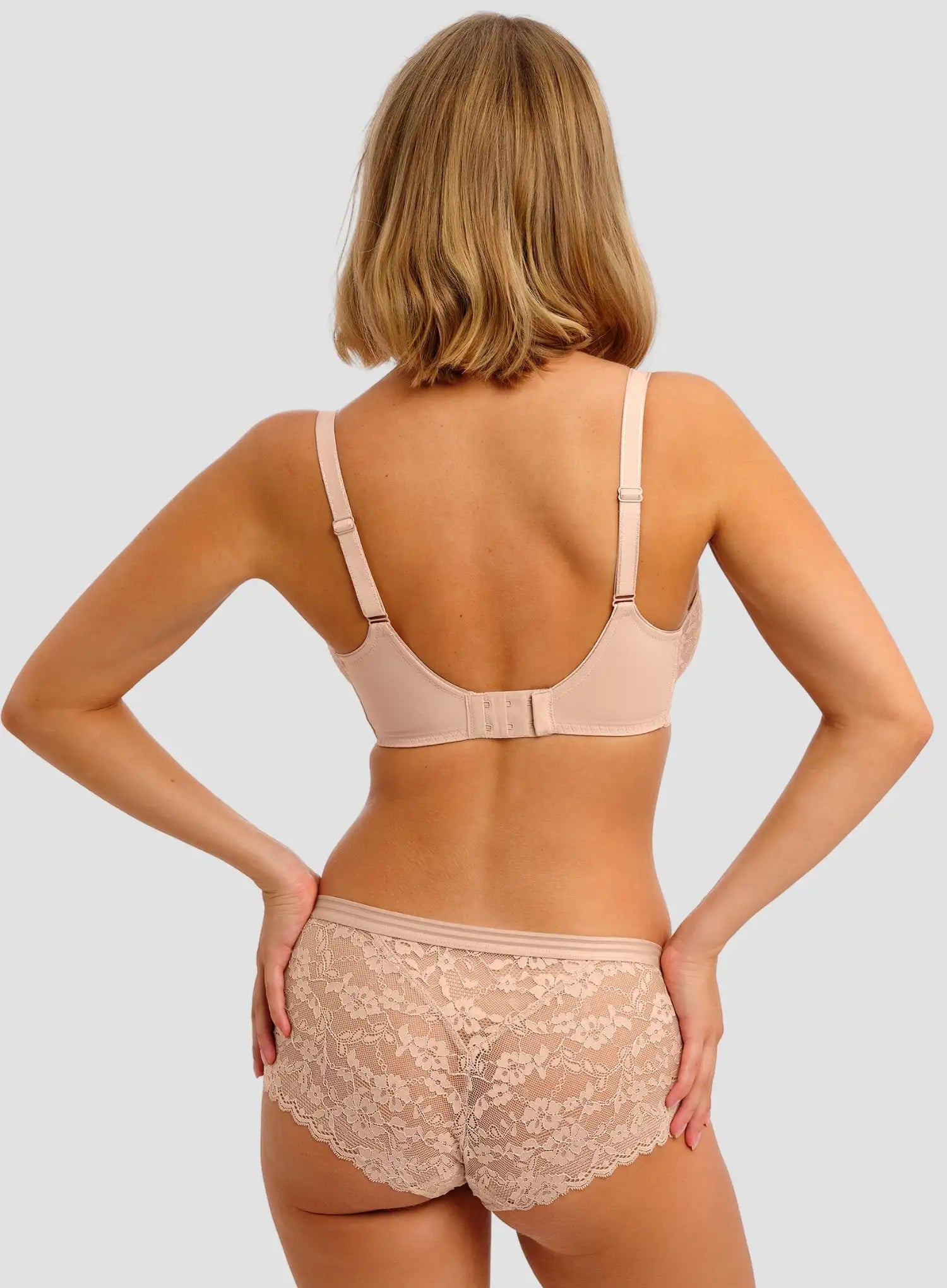 Freya: Offbeat Short Natural Beige