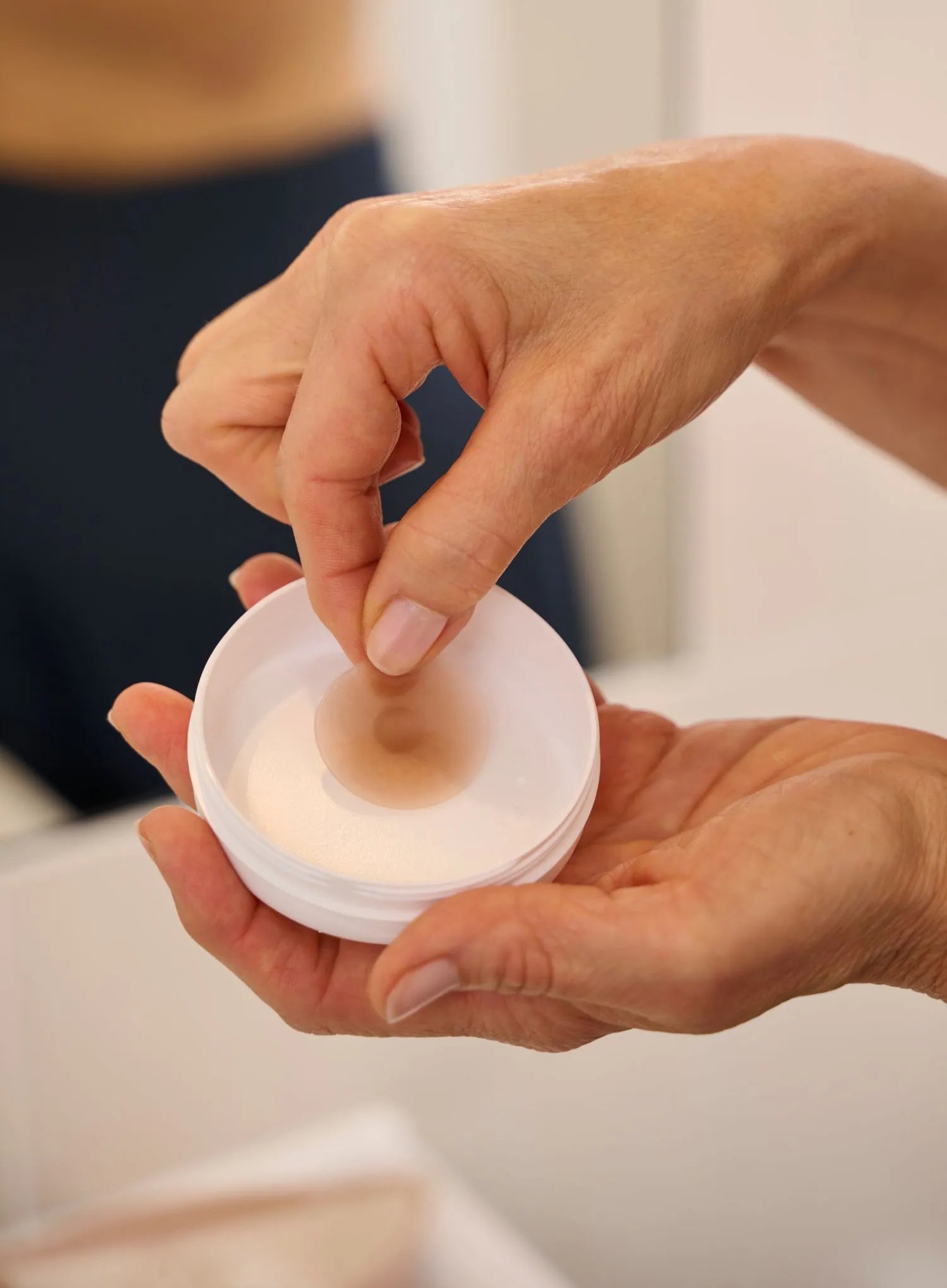 Amoena: Adhesive Nipple Set Almond