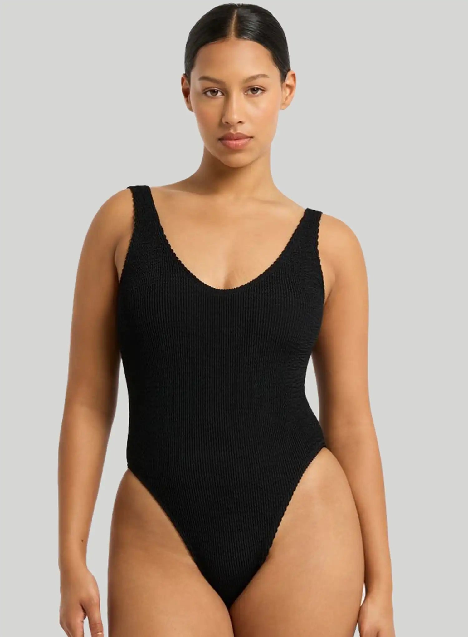 Bond Eye: The Mara One Piece R Black