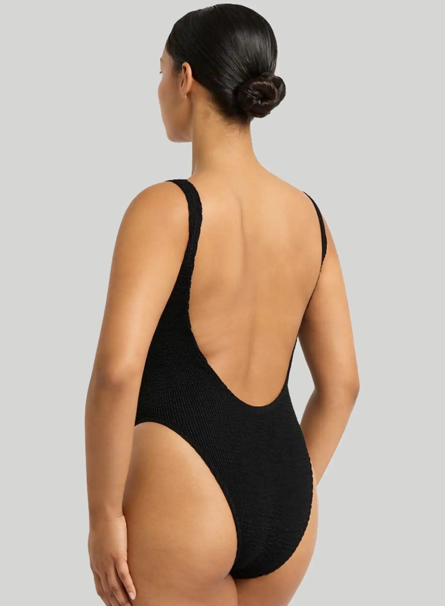 Bond Eye: The Mara One Piece R Black