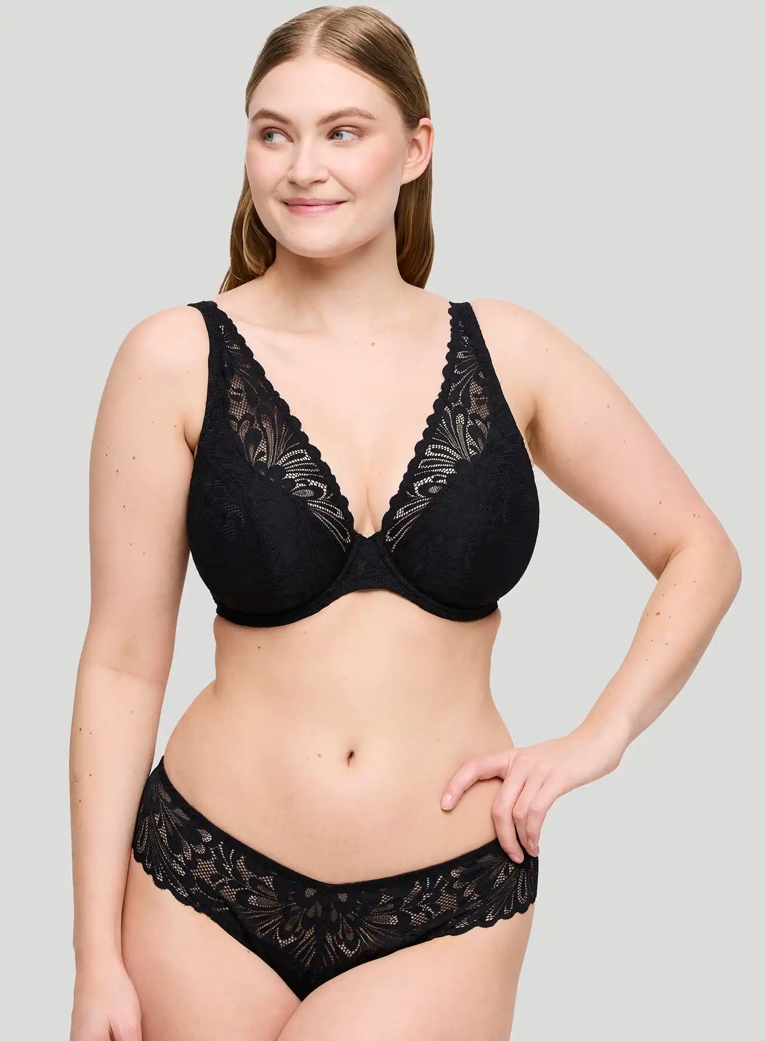 Primadonna Twist: Rupi Thong Black