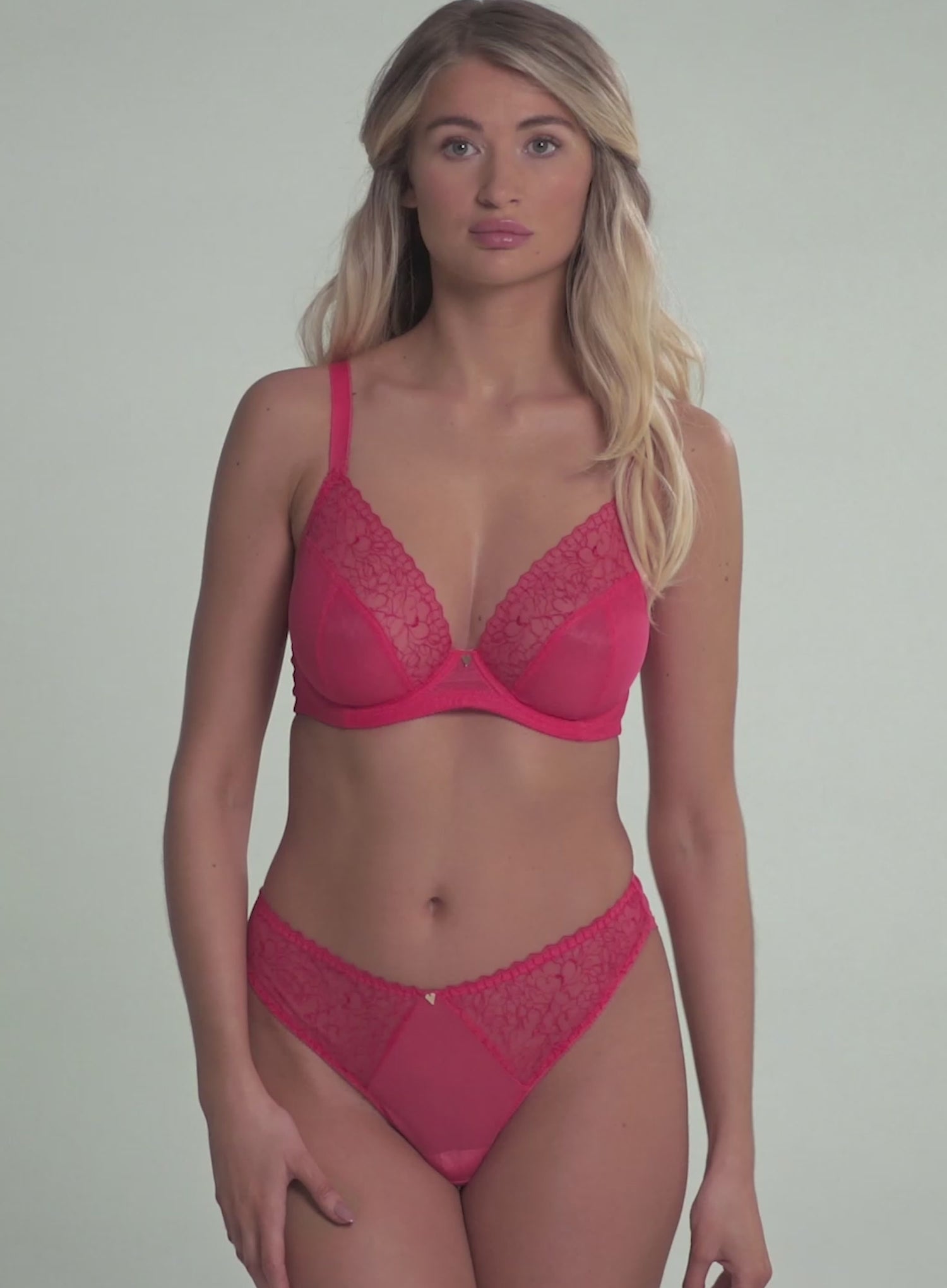 PAN10486PIN_Panache_Valentina%20Non%20Padded%20Plunge%20Bra_Paradise%20Pink_04.mp4