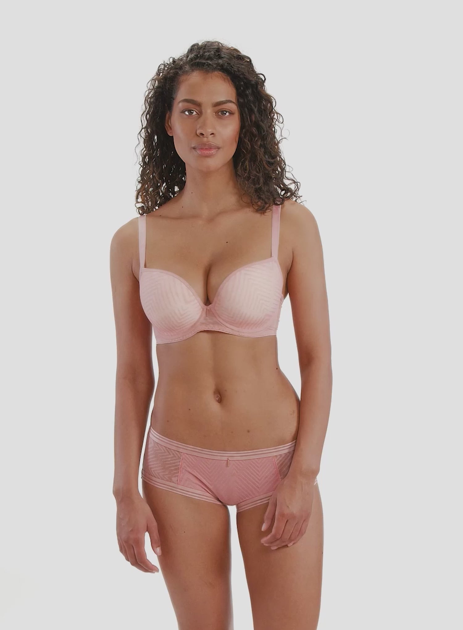 AA401131_Freya_Tailored%20Smooth%20Moulded%20Plunge%20Underwired%20Bra_Ash%20Rose_04.mp4