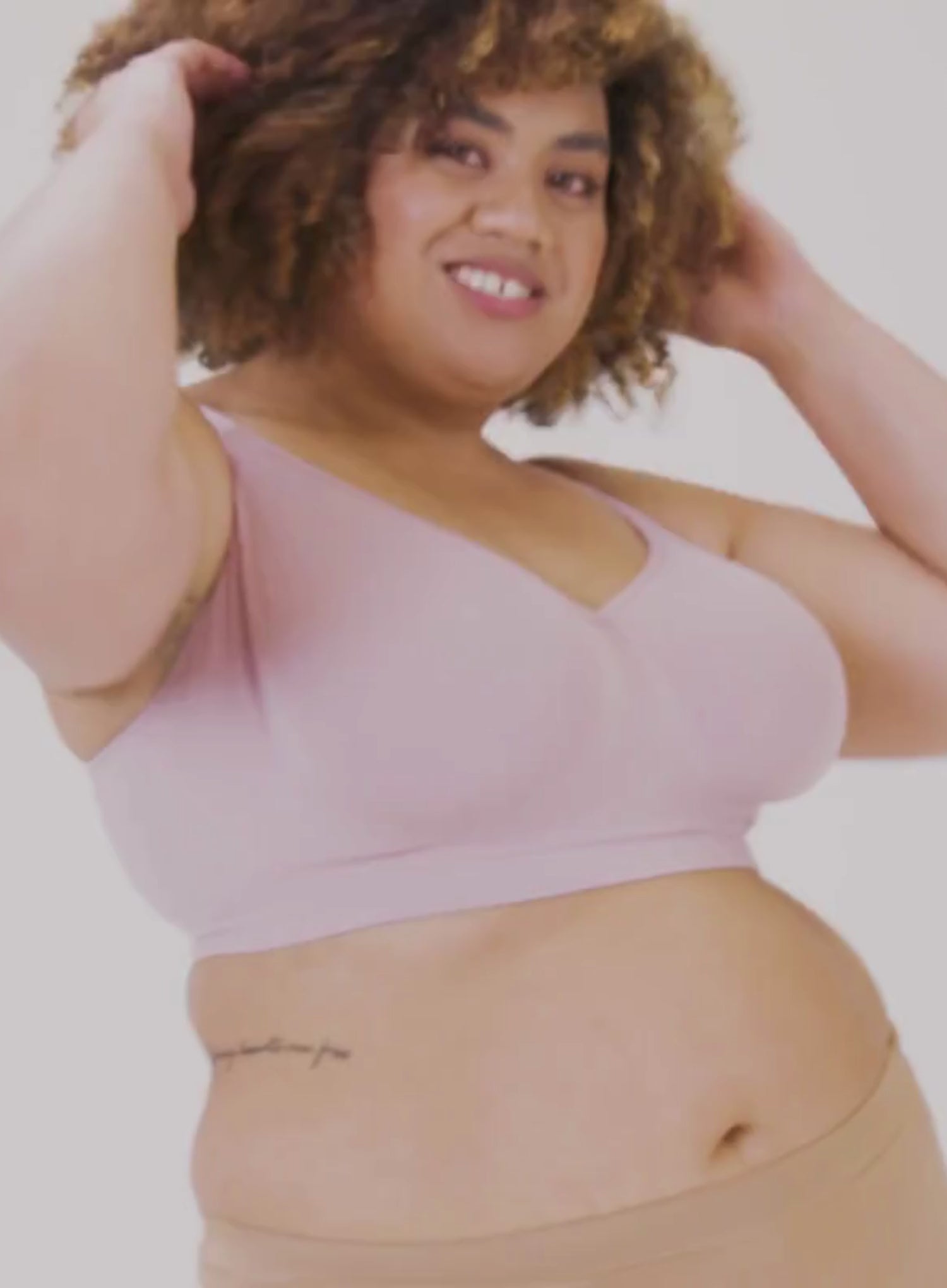 28-8005_Sugar%20Candy_Fuller%20Bust%20Seamless%20Everyday%20Comfort%20Bra_Pink_04.mp4