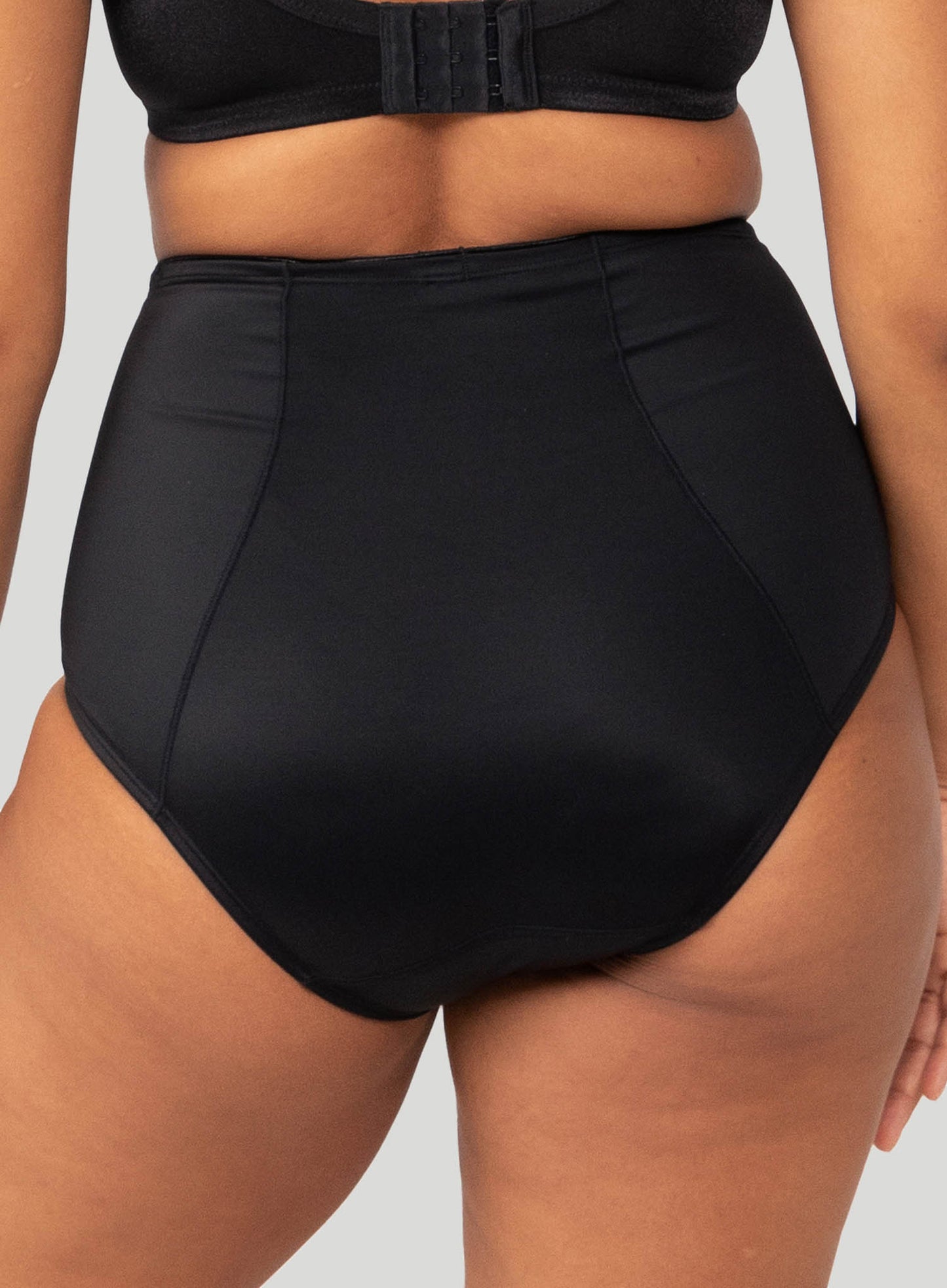 Triumph: Minimiser Hips Panty Black