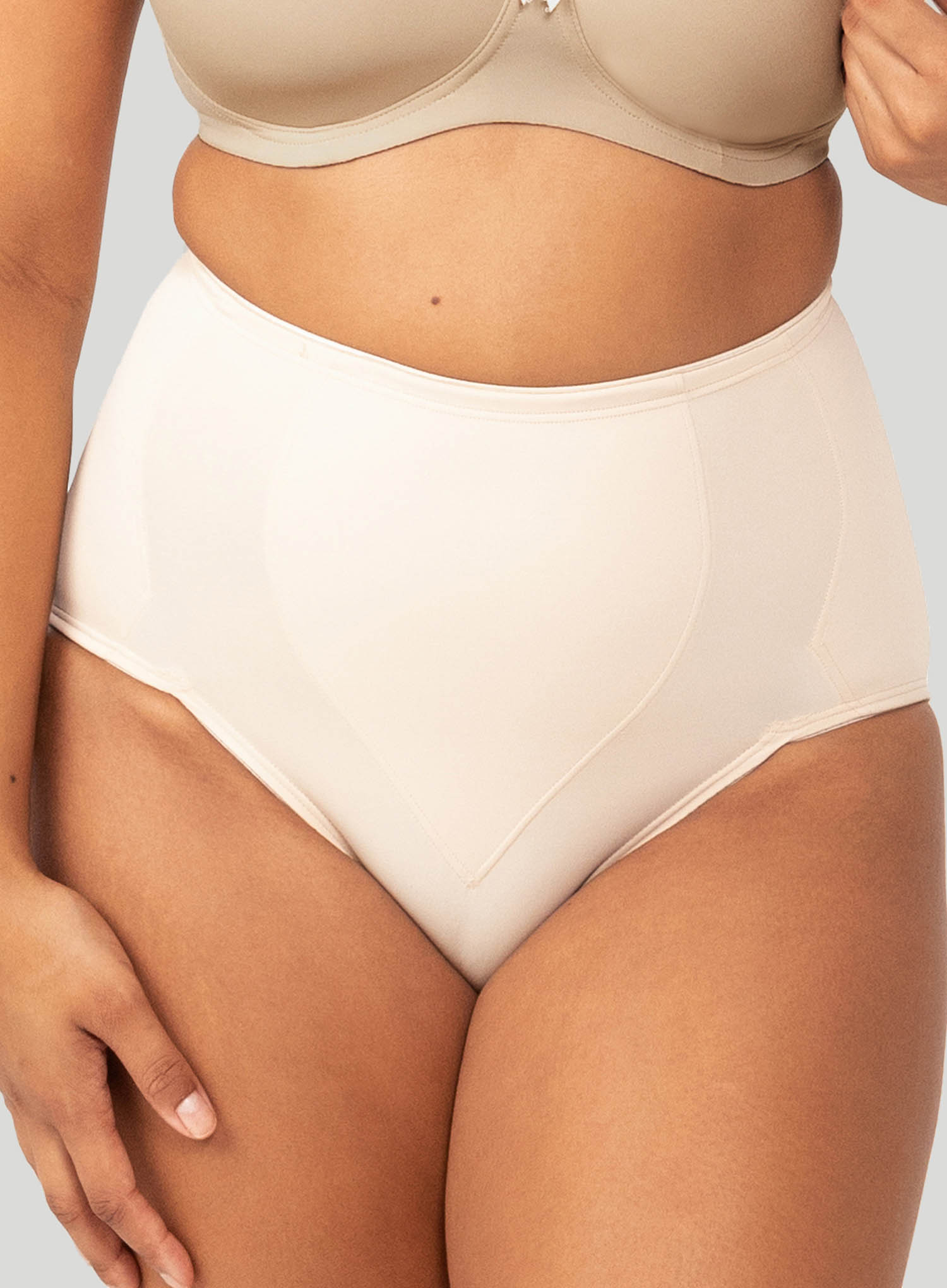 Triumph: Minimiser Hips Panty Teint – DeBra's